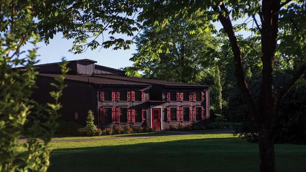 makers mark distillery building red shutters